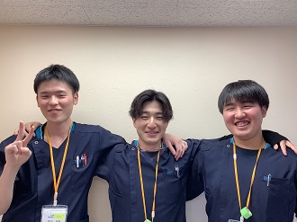 左から花山夕弥、中本翔大、吉田冬威(健康運動実践指導者)